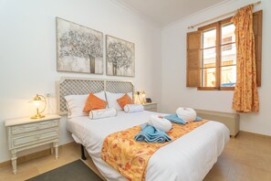 2 bedrooms, iron/ironing board, free WiFi, bed sheets - JUNIPER (INCA) - Cozy town house with above ground pool in the center of Mallorca. Free WI (Inca)