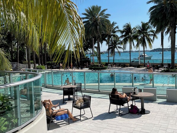 室外游泳池，恒温泳池