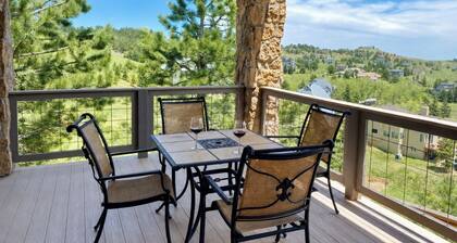 Spacious Mountain Apt with Views & Easy Access to Ski, Hike, & Red Rocks!