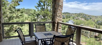 Spacious Mountain Apt with Views & Easy Access to Ski, Hike, & Red Rocks!