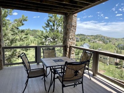 Spacious 3bed - Private Deck - Mountain Views - Hike, Bike, & Red Rocks!