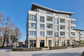 Unclassified image, 3 of 28, button