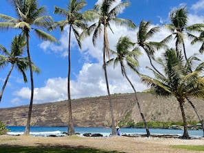 Beach nearby, sun loungers, beach towels