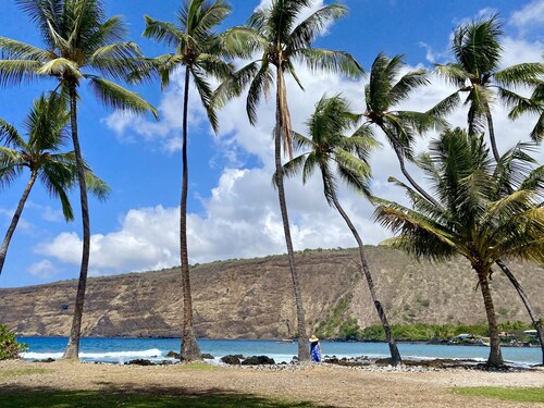 Quiet get-away in Lush Tropical Setting- 5 min walk to snorkeling beach!