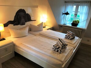 2 bedrooms, iron/ironing board, WiFi