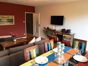 Unclassified image, 5 of 35, button