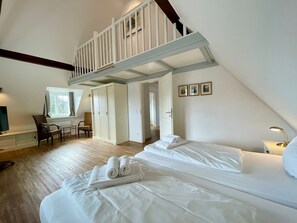 5 bedrooms, in-room safe, desk, iron/ironing board