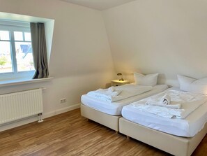 5 soverom, safe på rommet, skrivebord og strykejern/-brett