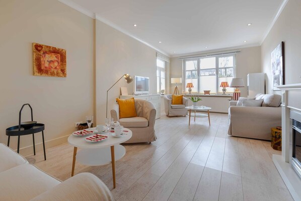 صورة غير مصنفة، 1 من 15، زرّ