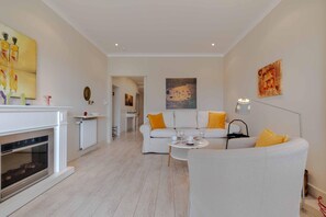 صورة غير مصنفة، 3 من 15، زرّ