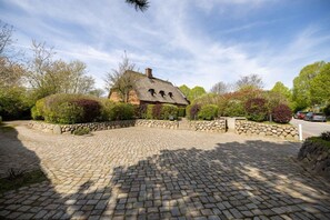 Property grounds - Hüs Andersen A - Friesenpesel, 95sqm, 2 bedrooms, 2 bathrooms for 4 persons - (Sylt-Ost)