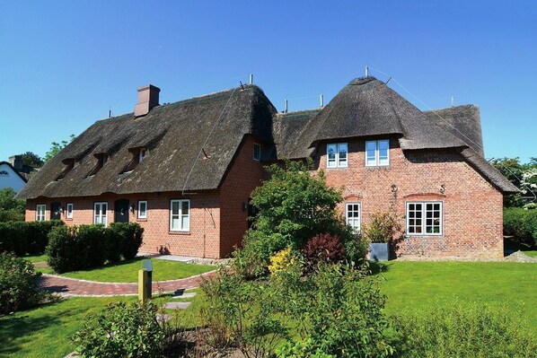 Exterior - Hüs Andersen A - Friesenpesel, 95sqm, 2 bedrooms, 2 bathrooms for 4 persons - (Sylt-Ost)