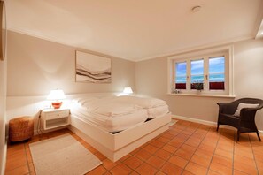 2 chambres, coffres-forts dans les chambres, bureau