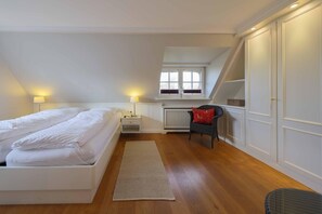 2 Schlafzimmer, Zimmersafe, Schreibtisch, Bügeleisen/Bügelbrett