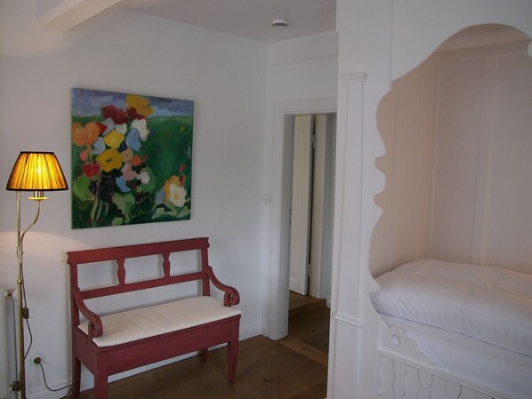 Unclassified image, 1 of 11, button