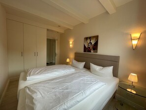 Unclassified image, 5 of 14, button