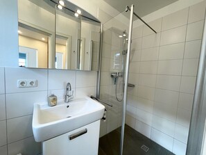 Shower, hair dryer, towels - Watt'n Idyll, 50sqm for up to 2 people - Haus am Wattenmeer (Sylt)