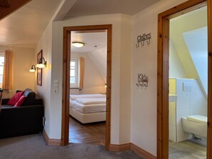 3 bedrooms, iron/ironing board, WiFi