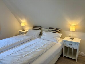 3 bedrooms, iron/ironing board, WiFi - North Sea, 70sqm for up to 3 people - Haus am Südende (Sylt)