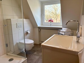 تجهيزات دش، مجففات شعر، مناشف