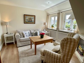 Unclassified image, 4 of 18, button