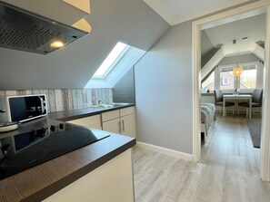 Fridge, microwave, stovetop, dishwasher