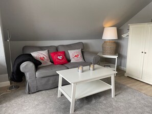 TV, DVD player, stereo - Apartment 2, 35sqm for up to 2 persons - Haus Eberhardt (Sylt-Ost)