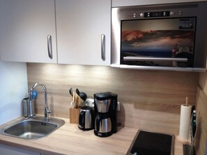 Fridge, microwave, oven, stovetop - Schiff Ahoi - Schiff Ahoi, 48qm für bis zu 2-3 Personen (Sylt)