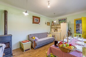 TV, peis, fotballspill og stereoanlegg