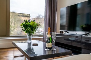 Interior - A premium stay that sleeps 5 guests  in 2 bedrooms (York)