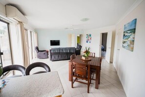 TV - The Lookout (Unit 12) Mallacoota (Mallacoota)