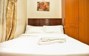 1 bedroom, WiFi - Unique, Compact Studio Apartment - 7 minutes from Lake Victoria (Kisumu)