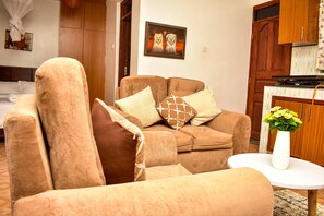 Living area - Unique, Compact Studio Apartment - 7 minutes from Lake Victoria (Kisumu)