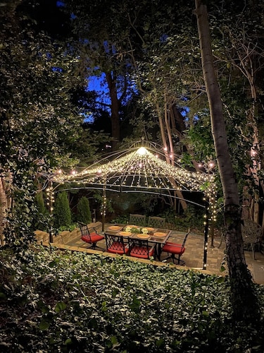 Beautiful Home with Redwood Garden