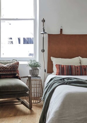 2 habitaciones, tabla de planchar con plancha y cuna de viaje 