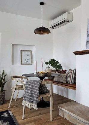 Unclassified image, 3 of 37, button