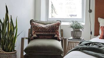 2 bedrooms, iron/ironing board, travel crib, free WiFi