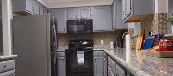 Cozy and Spacious 3 Bedroom Home in Sugarland