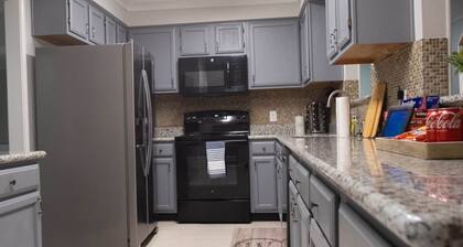 Cozy and Spacious 3 Bedroom Home in Sugarland