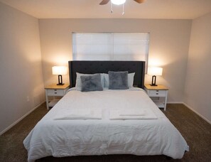 3 chambres, bureau, Wi-Fi gratuit, draps fournis