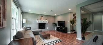 Gorgeous, Cozy, Cheerful 4 Bedroom home in Houston