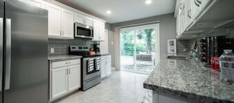 Gorgeous, Cozy, Cheerful 4 Bedroom home in Houston