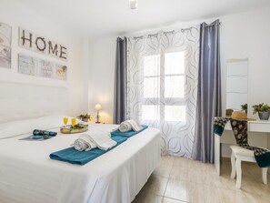 3 bedrooms, iron/ironing board, internet, bed sheets