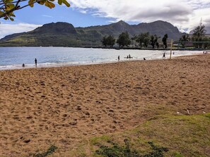 Beach nearby, sun loungers, beach towels
