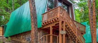 Lazy Dog Lodge - hot tub, dog friendly, wifi