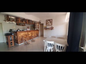Bar (en el alojamiento)