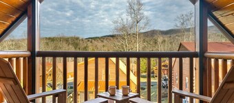 Arcade, Pool Table, Hot Tub, WiFi, Wheelchair Accessible in Smoky Mountains