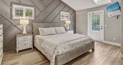 Turtle Tyme: Dog Friendly, Pool, Putting Green, 2 Blocks to Beach by Anna Maria Life