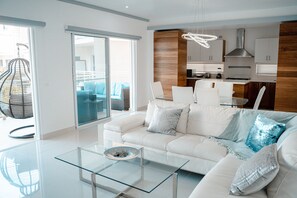 Smart TV - Luxurious & Cozy 2BR Condo 5 Minutes Walk to the Beach (Punta Cana)