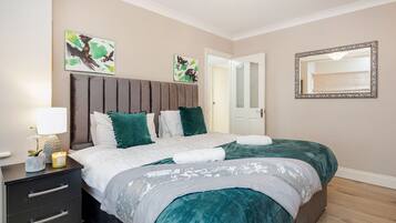 4 bedrooms, desk, iron/ironing board, free WiFi